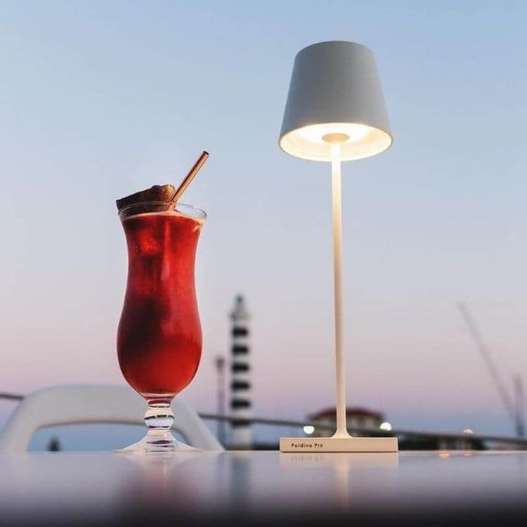 AuraGlow - Minimalistische wasserdichte LED Tischlampe | 50% RABATT