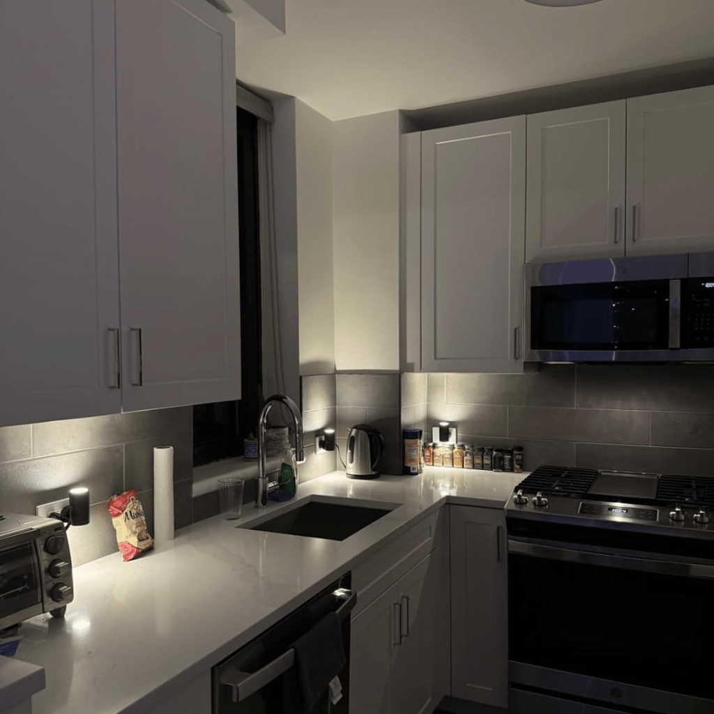 BrightAura™ LED Lamp – Elegant LED Lighting | 1+1 GRATIS