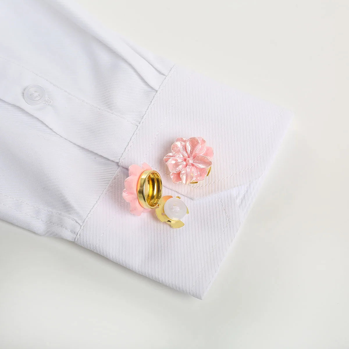 Clip-On Button Covers – Abnehmbare Deko-Knöpfe für Hemden, Blusen & Mäntel | 1+ 1 Paar GRATIS