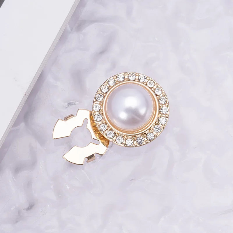 Clip-On Button Covers – Abnehmbare Deko-Knöpfe für Hemden, Blusen & Mäntel | 1+ 1 Paar GRATIS