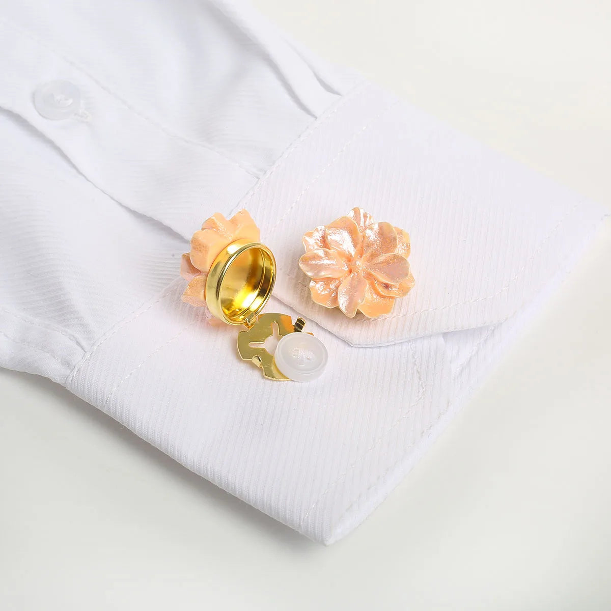 Clip-On Button Covers – Abnehmbare Deko-Knöpfe für Hemden, Blusen & Mäntel | 1+ 1 Paar GRATIS