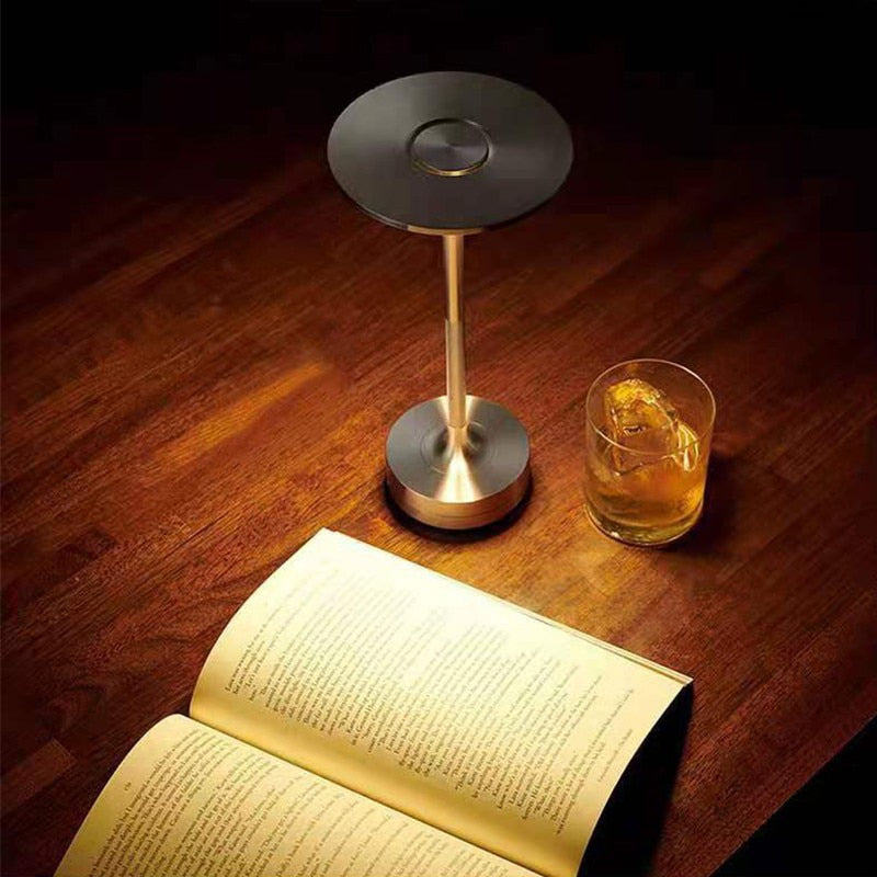 Aurevia™ TouchGlow – Elegante kabellose Design-Tischlampe aus Metall [Nur Heute 50% RABATT]