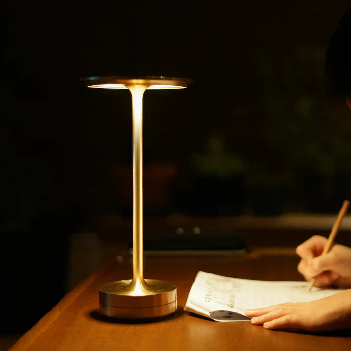 Aurevia™ TouchGlow – Elegante kabellose Design-Tischlampe aus Metall [Nur Heute 50% RABATT]